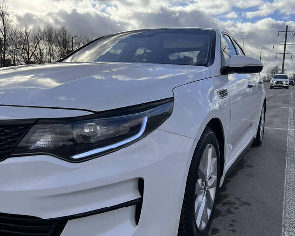 Белый Киа Оптима, объемом двигателя 2.4 л и пробегом 125 тыс. км за 13000 $, фото 2 на Automoto.ua