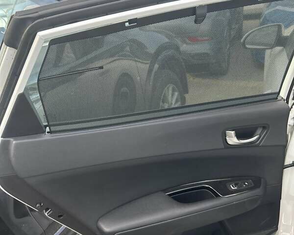 Белый Киа Оптима, объемом двигателя 2 л и пробегом 66 тыс. км за 11500 $, фото 16 на Automoto.ua