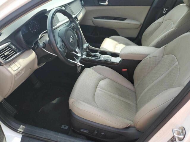 Белый Киа Оптима, объемом двигателя 2.4 л и пробегом 125 тыс. км за 2000 $, фото 6 на Automoto.ua