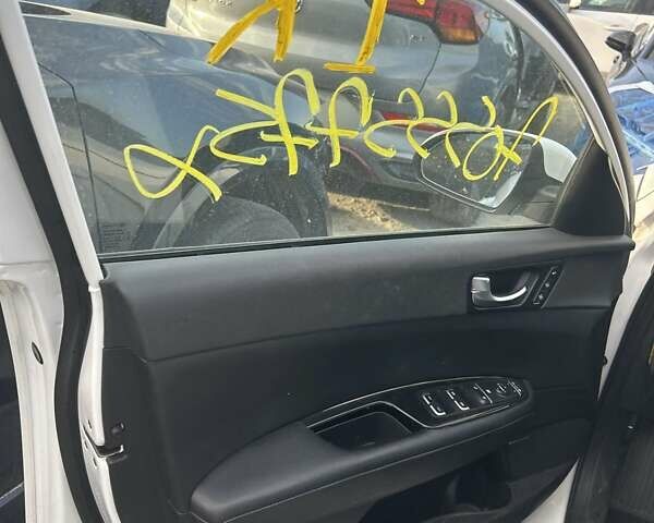 Белый Киа Оптима, объемом двигателя 2 л и пробегом 66 тыс. км за 11500 $, фото 15 на Automoto.ua