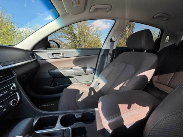 Білий Кіа Оптіма, об'ємом двигуна 2.4 л та пробігом 120 тис. км за 10200 $, фото 12 на Automoto.ua