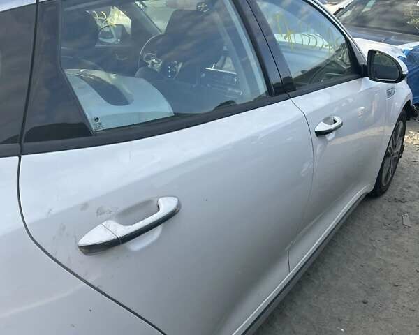 Белый Киа Оптима, объемом двигателя 2 л и пробегом 66 тыс. км за 11500 $, фото 31 на Automoto.ua