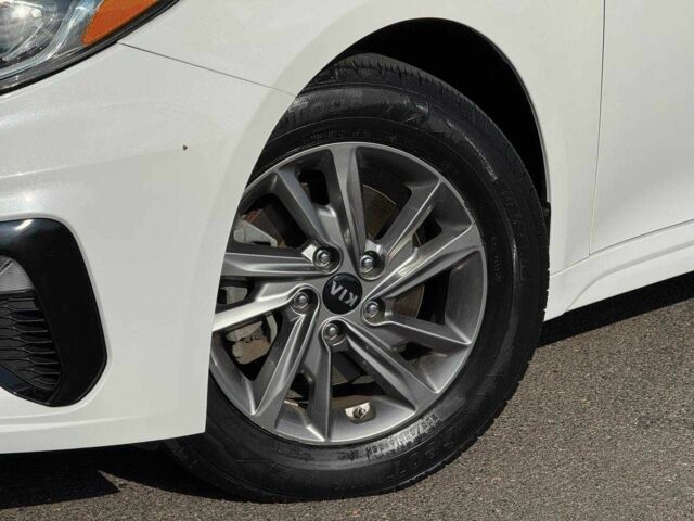 Білий Кіа Оптіма, об'ємом двигуна 2.4 л та пробігом 120 тис. км за 10200 $, фото 5 на Automoto.ua