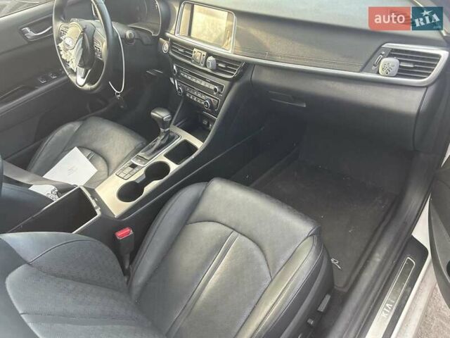 Белый Киа Оптима, объемом двигателя 2 л и пробегом 66 тыс. км за 11500 $, фото 17 на Automoto.ua