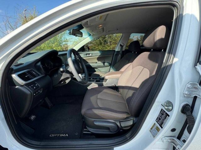 Білий Кіа Оптіма, об'ємом двигуна 2.4 л та пробігом 120 тис. км за 10200 $, фото 8 на Automoto.ua