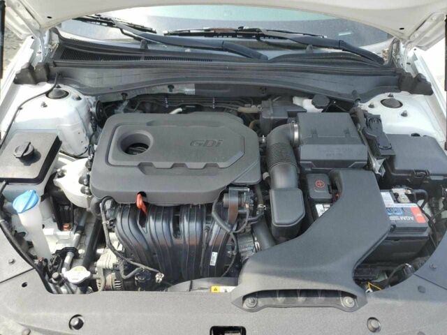 Белый Киа Оптима, объемом двигателя 2.4 л и пробегом 125 тыс. км за 2000 $, фото 10 на Automoto.ua