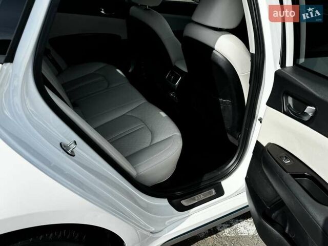 Белый Киа Оптима, объемом двигателя 2 л и пробегом 78 тыс. км за 20900 $, фото 20 на Automoto.ua