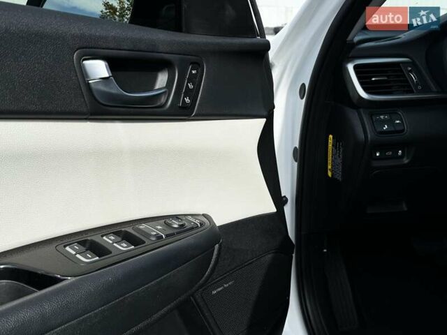 Белый Киа Оптима, объемом двигателя 2 л и пробегом 78 тыс. км за 20900 $, фото 12 на Automoto.ua