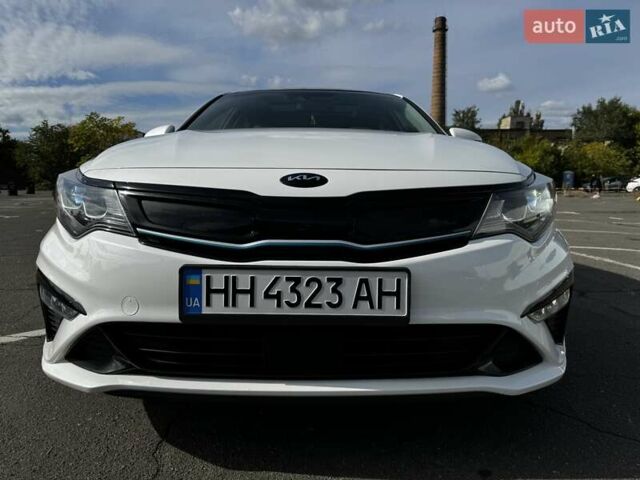 Белый Киа Оптима, объемом двигателя 2 л и пробегом 78 тыс. км за 20900 $, фото 6 на Automoto.ua