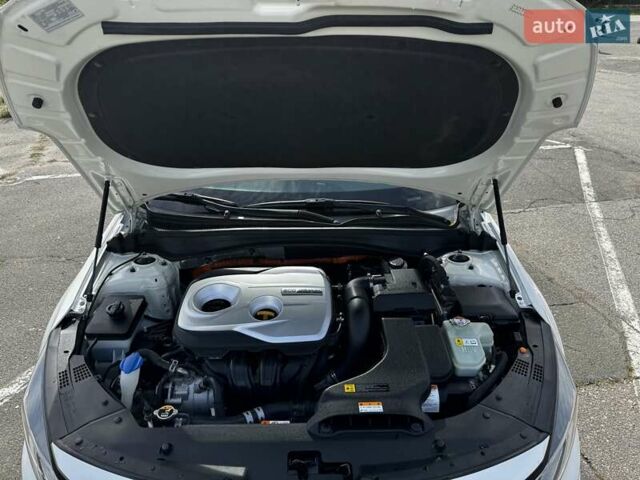 Белый Киа Оптима, объемом двигателя 2 л и пробегом 78 тыс. км за 20900 $, фото 23 на Automoto.ua