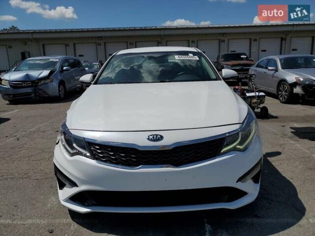 Белый Киа Оптима, объемом двигателя 2.36 л и пробегом 115 тыс. км за 2800 $, фото 4 на Automoto.ua