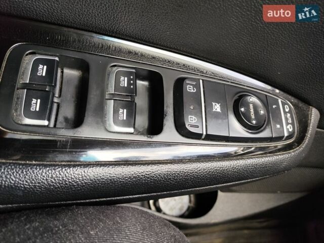 Білий Кіа Оптіма, об'ємом двигуна 1.6 л та пробігом 262 тис. км за 13950 $, фото 30 на Automoto.ua