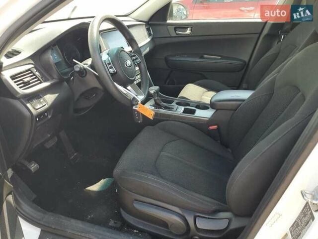 Белый Киа Оптима, объемом двигателя 2.36 л и пробегом 115 тыс. км за 2800 $, фото 6 на Automoto.ua