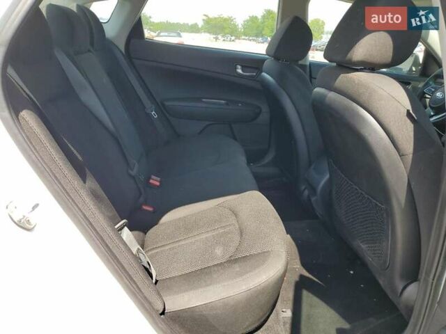 Белый Киа Оптима, объемом двигателя 2.36 л и пробегом 115 тыс. км за 2800 $, фото 9 на Automoto.ua