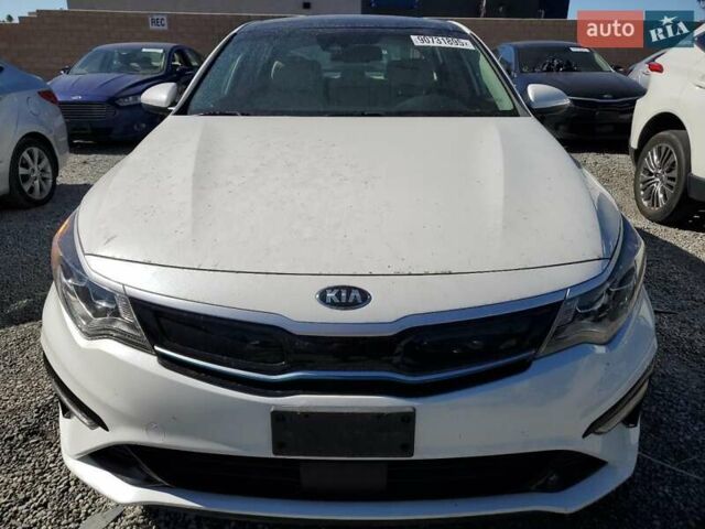 Білий Кіа Оптіма, об'ємом двигуна 2 л та пробігом 54 тис. км за 1900 $, фото 4 на Automoto.ua