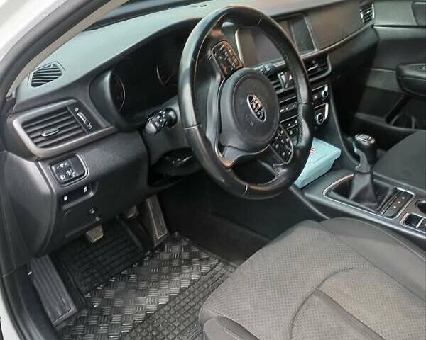 Белый Киа Оптима, объемом двигателя 1.69 л и пробегом 290 тыс. км за 13700 $, фото 7 на Automoto.ua