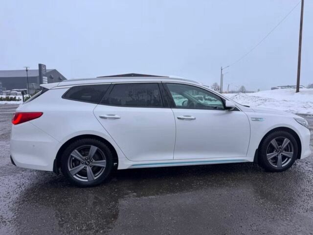 Белый Киа Оптима, объемом двигателя 0 л и пробегом 124 тыс. км за 17200 $, фото 5 на Automoto.ua