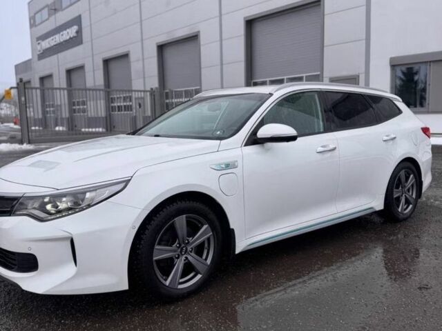 Белый Киа Оптима, объемом двигателя 0 л и пробегом 124 тыс. км за 17200 $, фото 2 на Automoto.ua