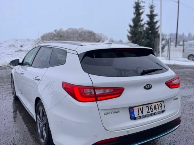 Белый Киа Оптима, объемом двигателя 0 л и пробегом 124 тыс. км за 17200 $, фото 3 на Automoto.ua