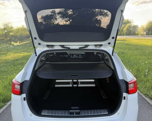 Белый Киа Оптима, объемом двигателя 1.6 л и пробегом 195 тыс. км за 15555 $, фото 11 на Automoto.ua