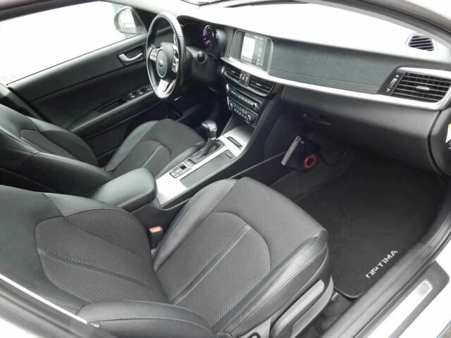 Білий Кіа Оптіма, об'ємом двигуна 0 л та пробігом 158 тис. км за 9999 $, фото 17 на Automoto.ua