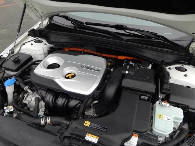 Білий Кіа Оптіма, об'ємом двигуна 0 л та пробігом 158 тис. км за 9999 $, фото 19 на Automoto.ua