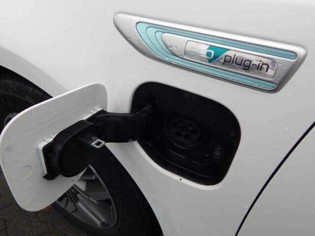 Білий Кіа Оптіма, об'ємом двигуна 0 л та пробігом 158 тис. км за 9999 $, фото 18 на Automoto.ua