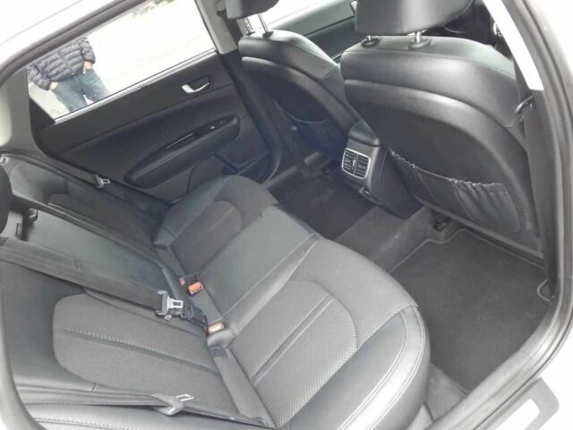 Білий Кіа Оптіма, об'ємом двигуна 0 л та пробігом 158 тис. км за 9999 $, фото 16 на Automoto.ua