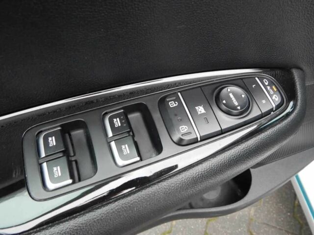 Білий Кіа Оптіма, об'ємом двигуна 0 л та пробігом 158 тис. км за 9999 $, фото 9 на Automoto.ua