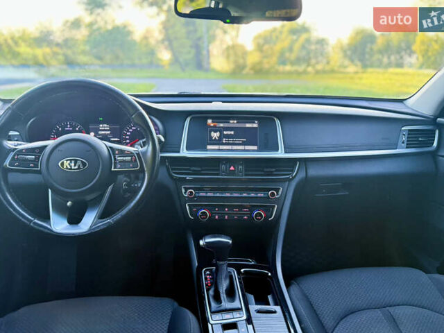 Белый Киа Оптима, объемом двигателя 1.6 л и пробегом 195 тыс. км за 15555 $, фото 15 на Automoto.ua