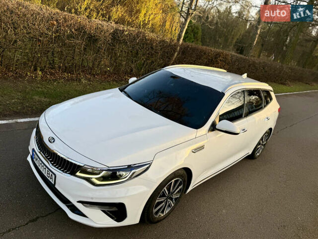 Белый Киа Оптима, объемом двигателя 1.6 л и пробегом 195 тыс. км за 15555 $, фото 9 на Automoto.ua