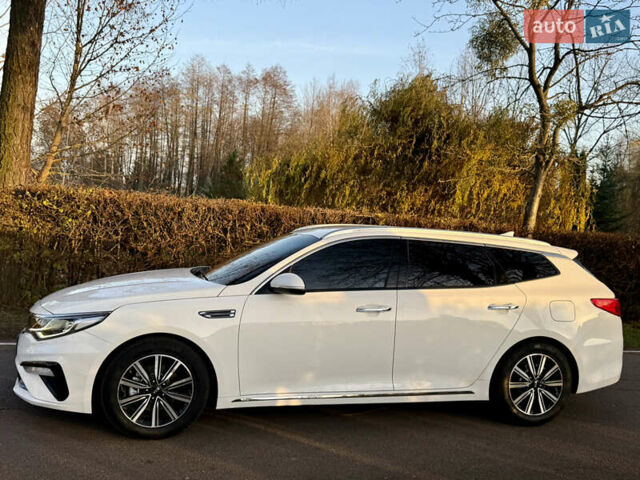 Белый Киа Оптима, объемом двигателя 1.6 л и пробегом 190 тыс. км за 16500 $, фото 2 на Automoto.ua