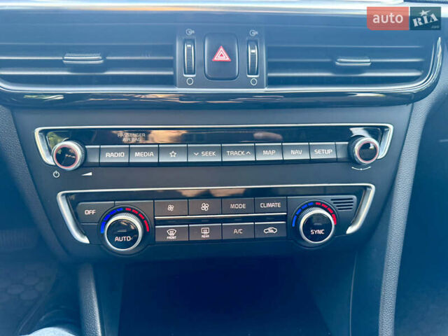 Белый Киа Оптима, объемом двигателя 1.6 л и пробегом 195 тыс. км за 15555 $, фото 19 на Automoto.ua