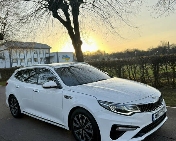 Белый Киа Оптима, объемом двигателя 1.6 л и пробегом 190 тыс. км за 16500 $, фото 6 на Automoto.ua