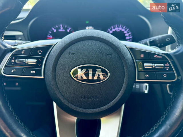 Белый Киа Оптима, объемом двигателя 1.6 л и пробегом 195 тыс. км за 15555 $, фото 13 на Automoto.ua