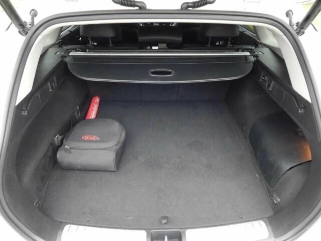 Білий Кіа Оптіма, об'ємом двигуна 0 л та пробігом 158 тис. км за 9999 $, фото 5 на Automoto.ua