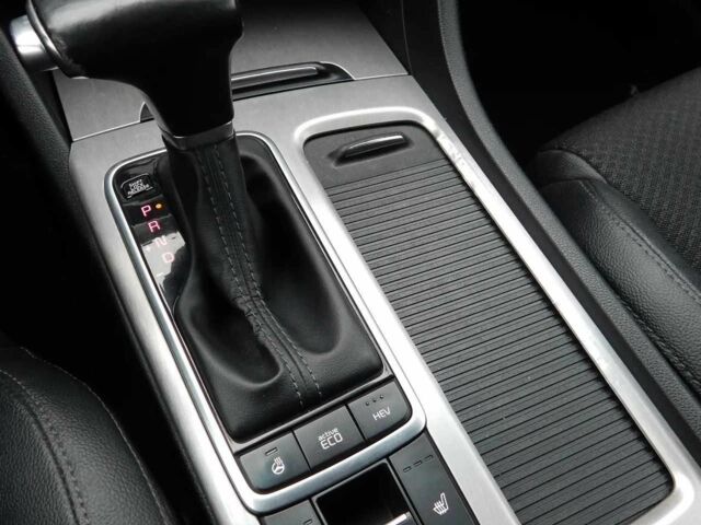 Білий Кіа Оптіма, об'ємом двигуна 0 л та пробігом 158 тис. км за 9999 $, фото 20 на Automoto.ua