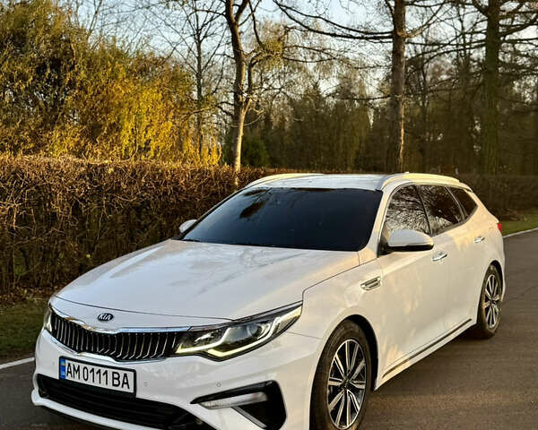 Белый Киа Оптима, объемом двигателя 1.6 л и пробегом 195 тыс. км за 15555 $, фото 1 на Automoto.ua