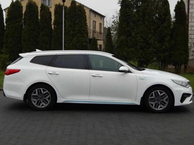 Білий Кіа Оптіма, об'ємом двигуна 0 л та пробігом 158 тис. км за 9999 $, фото 22 на Automoto.ua