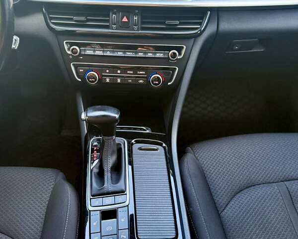 Белый Киа Оптима, объемом двигателя 1.6 л и пробегом 195 тыс. км за 15555 $, фото 18 на Automoto.ua