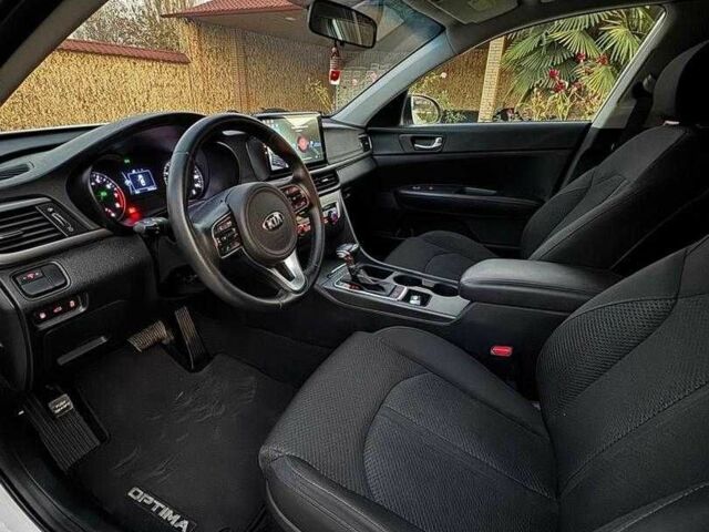 Белый Киа Оптима, объемом двигателя 1.6 л и пробегом 35 тыс. км за 8800 $, фото 2 на Automoto.ua