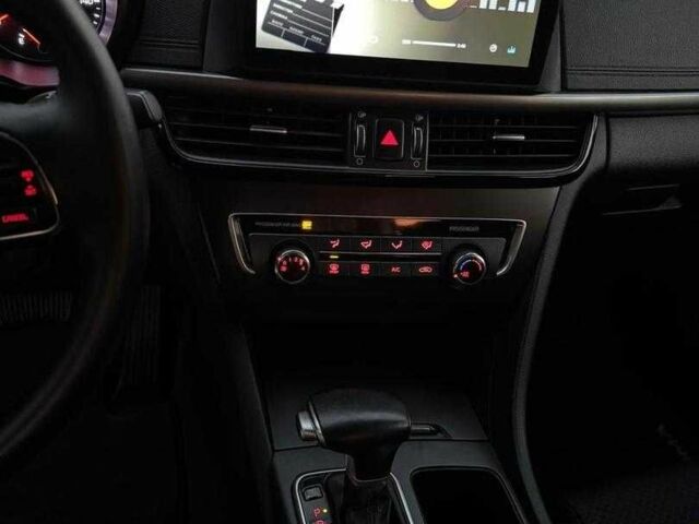 Белый Киа Оптима, объемом двигателя 1.6 л и пробегом 35 тыс. км за 8800 $, фото 4 на Automoto.ua