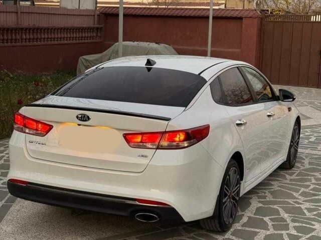 Белый Киа Оптима, объемом двигателя 1.6 л и пробегом 35 тыс. км за 8800 $, фото 11 на Automoto.ua