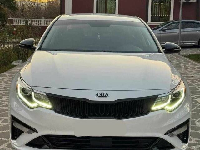 Белый Киа Оптима, объемом двигателя 1.6 л и пробегом 35 тыс. км за 8800 $, фото 9 на Automoto.ua