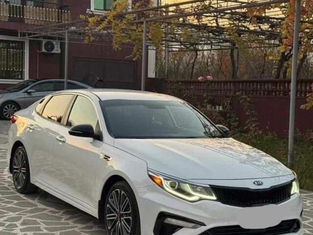 Белый Киа Оптима, объемом двигателя 1.6 л и пробегом 35 тыс. км за 8800 $, фото 5 на Automoto.ua