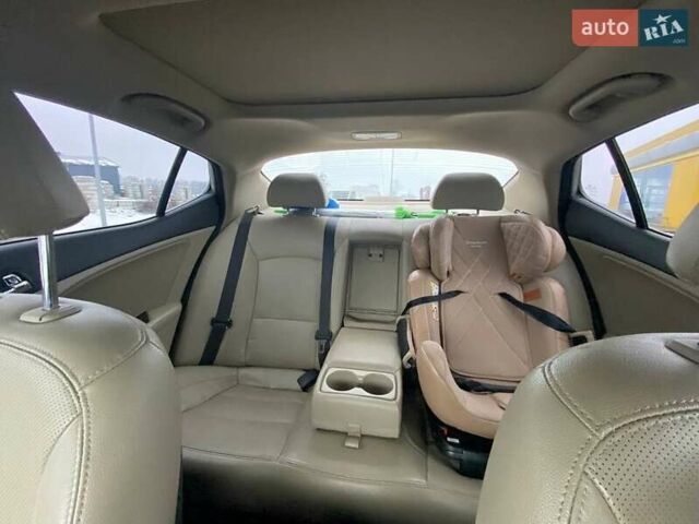 Бежевый Киа Оптима, объемом двигателя 2.4 л и пробегом 182 тыс. км за 7990 $, фото 5 на Automoto.ua