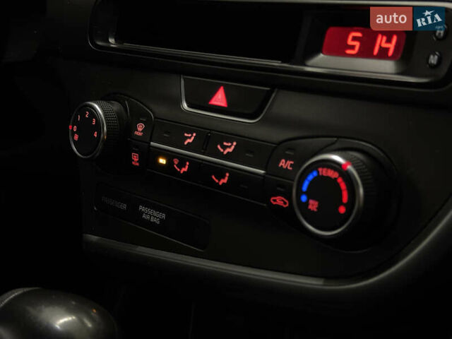 Бежевый Киа Оптима, объемом двигателя 2.36 л и пробегом 209 тыс. км за 9999 $, фото 25 на Automoto.ua