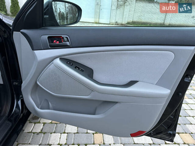 Черный Киа Оптима, объемом двигателя 2.36 л и пробегом 201 тыс. км за 7600 $, фото 40 на Automoto.ua