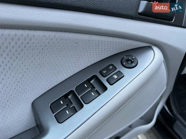 Черный Киа Оптима, объемом двигателя 2.36 л и пробегом 201 тыс. км за 7600 $, фото 28 на Automoto.ua