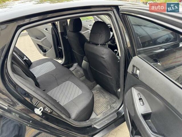 Чорний Кіа Оптіма, об'ємом двигуна 2 л та пробігом 155 тис. км за 9999 $, фото 6 на Automoto.ua